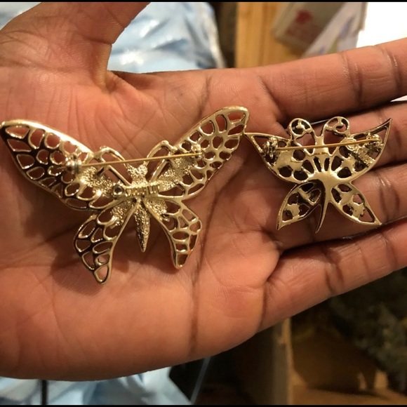 ๐HP๐ VINTAGE STAMPED BUTTERFLY BROOCHES - Picture 3 of 3
